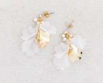 すりガラスフラワーピアス